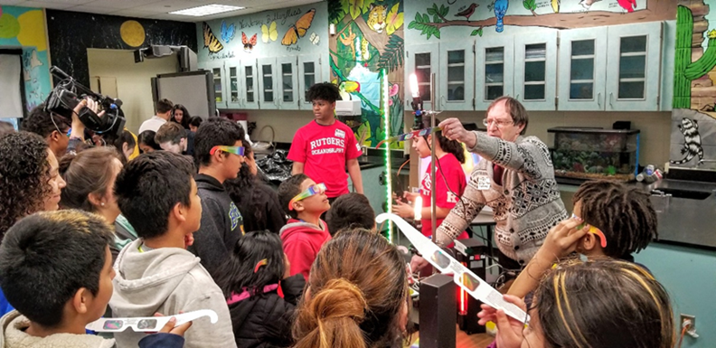 Rutgers Geology department demonstrates how light can be used to detect life on other planets.